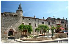 Le village médieval de Desaignes.