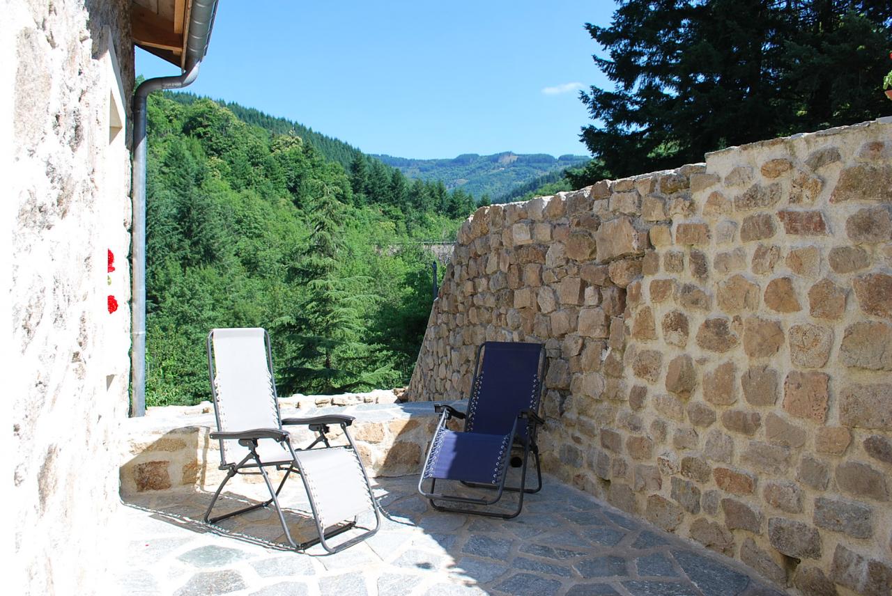 La terrasse privative au gîte.