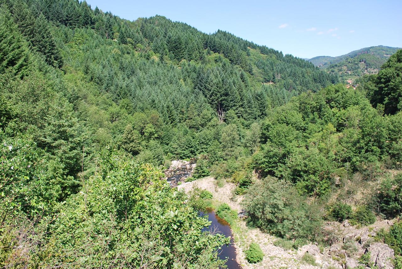 Une vue de la vallée de l'Eyrieux.